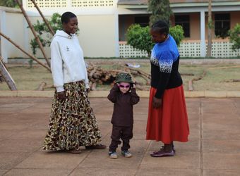 Immer mittendrin: Isido, knapp vier Jahre alt und das jüngste Kind im Internet. Immer mittendrin: Isido, knapp vier Jahre alt und das jüngste Kind im Internet.