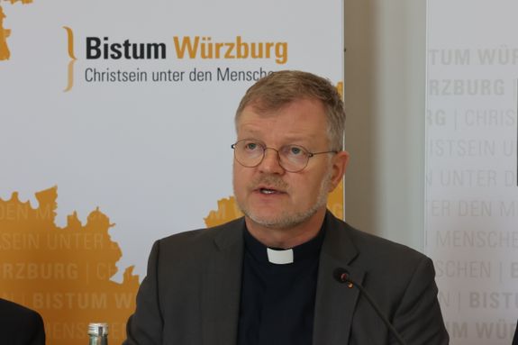 Generalvikar Dr. Jürgen Vorndran informierte unter anderem darüber, dass im Bistum Würzburg nach dem Ende des Baumoratoriums und dem Abschluss der Immobilienkategorisierung jetzt wieder Baumaßnahmen angegangen würden.