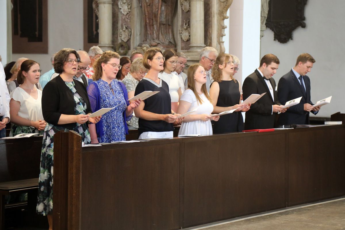 Fünf Frauen und zwei Männer hat Bischof Dr. Franz Jung bei einem Pontifikalgottesdienst am Freitag, 18. Juli 2025, als Pastoral- beziehungsweise Gemeindereferentinnen und -referenten beauftragt.