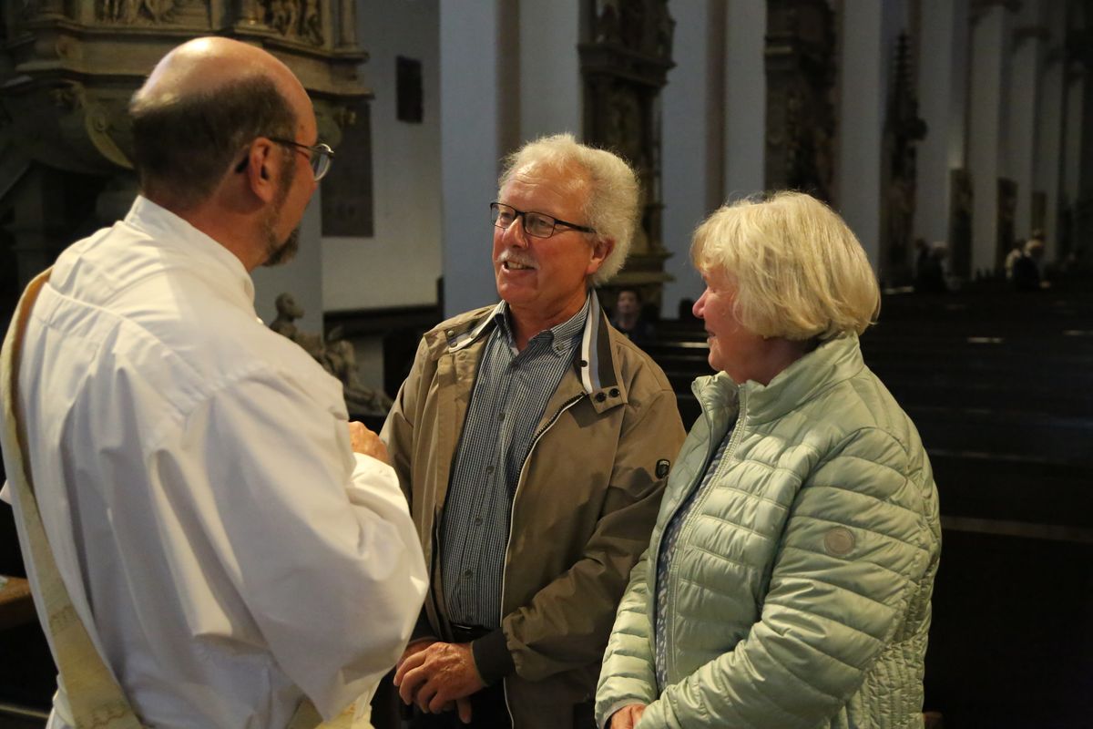 Bischof Dr. Franz Jung hat am Donnerstagnachmittag, 4. Juli, mit etwa 320 Paaren im Kiliansdom ihr goldenes oder diamantenes Ehejubiläum gefeiert.