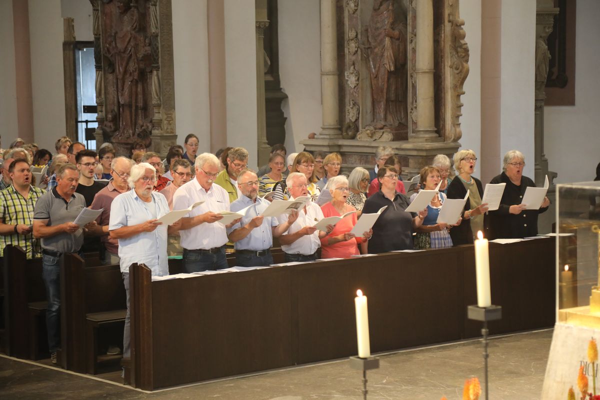 Weihbischof Paul Reder feierte am Samstag, 12. Juli 2025, einen Kiliani-Gottesdienst mit Kirchenchören sowie Kirchenmusikern und -musikerinnen aus dem ganzen Bistum.