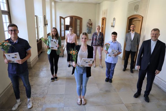 3121/0753 Azubis Zeugnisse_29438