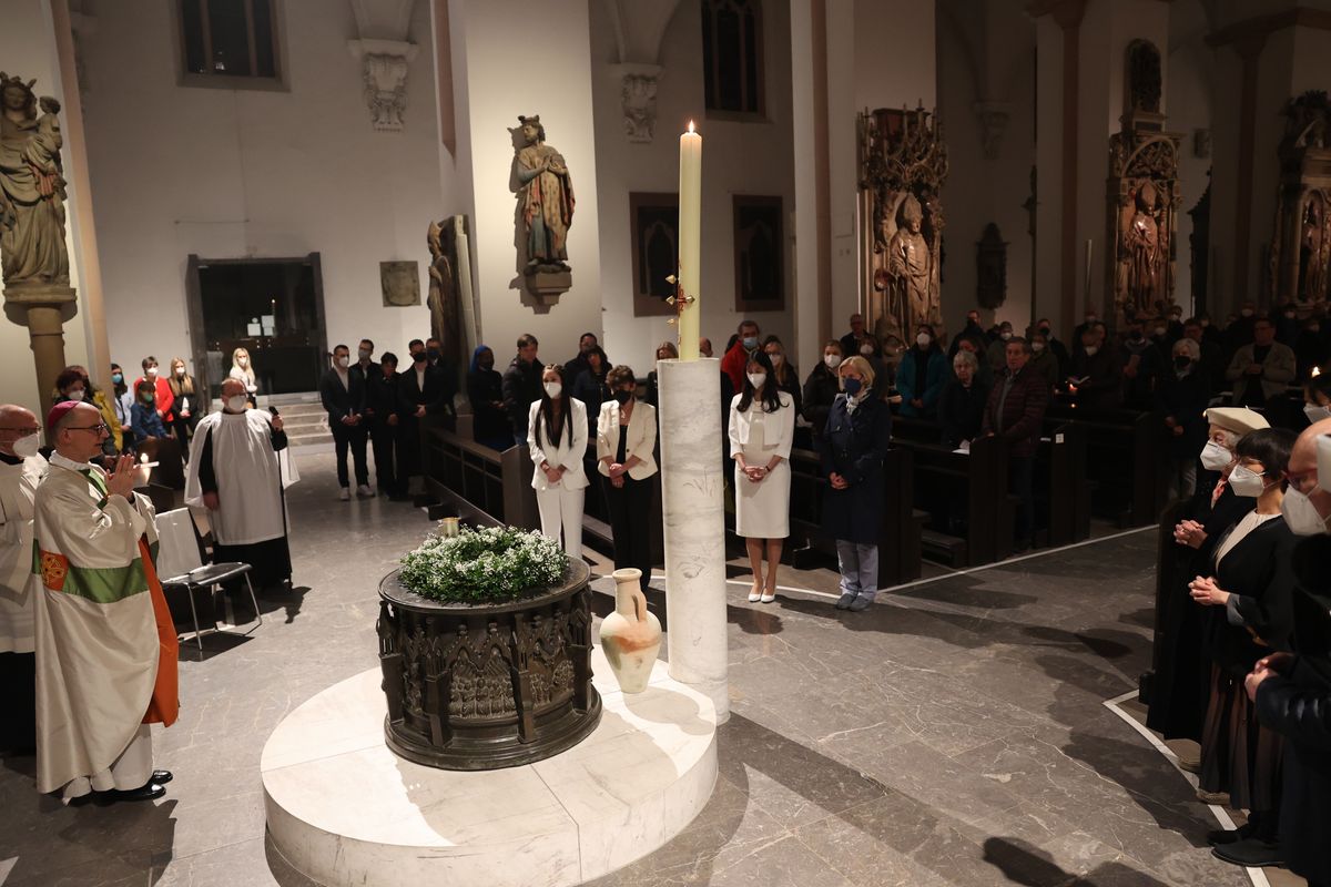 BIschof Dr. Franz Jung feiert am Samstagabend, 16. April, im Würzburger Kiliansdom die Osternacht.