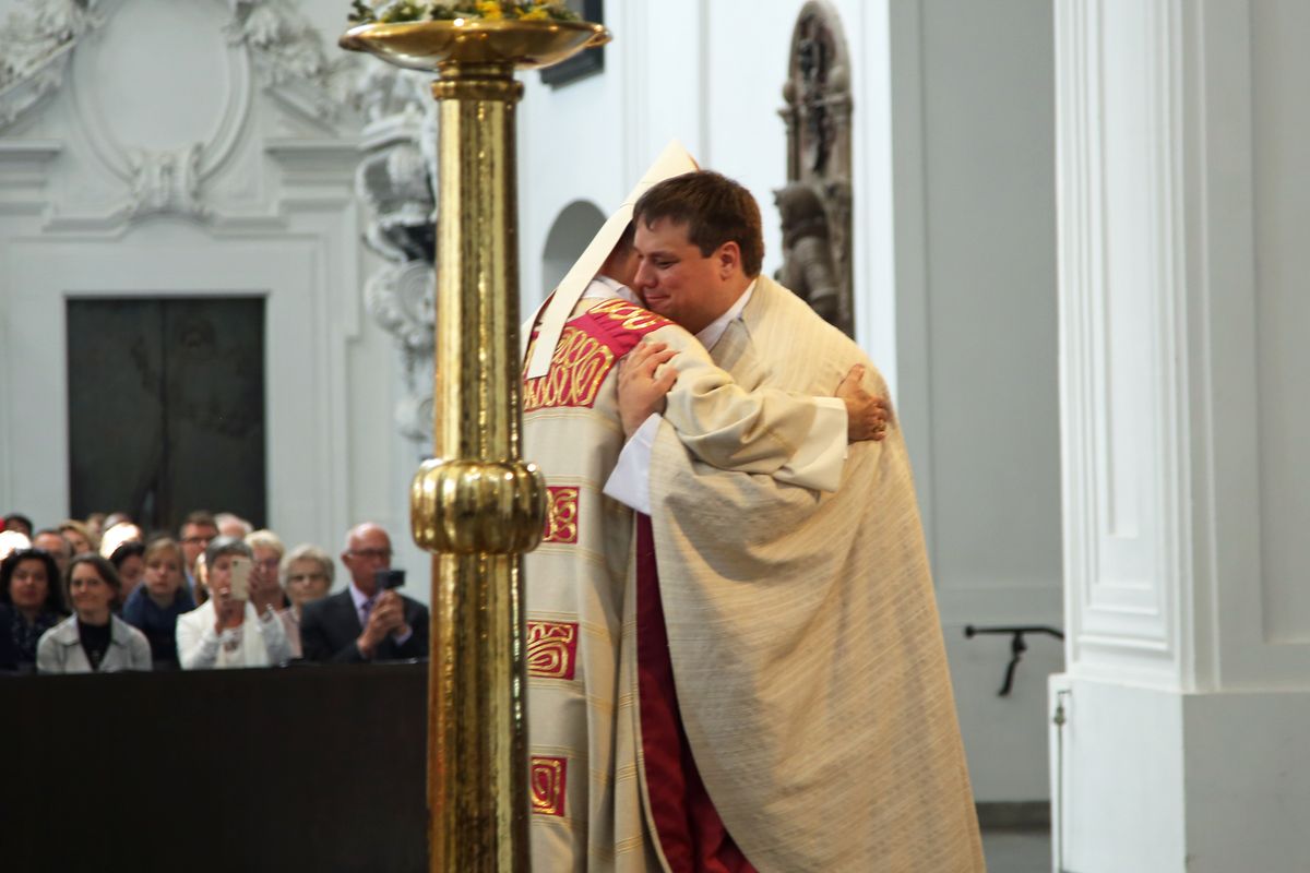 2419/0653 Priesterweihe von Frank Elsesser_15091