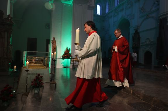 Die "Nacht der Hoffnung" am Samstagabend, 13. Juli, der Kiliani-Wallfahrtswoche lud zu Besinnung, Gebet und Kraftschöpfen in den Kiliansdom ein. Viele Passanten nutzten das Angebot, das um Mitternacht endete.