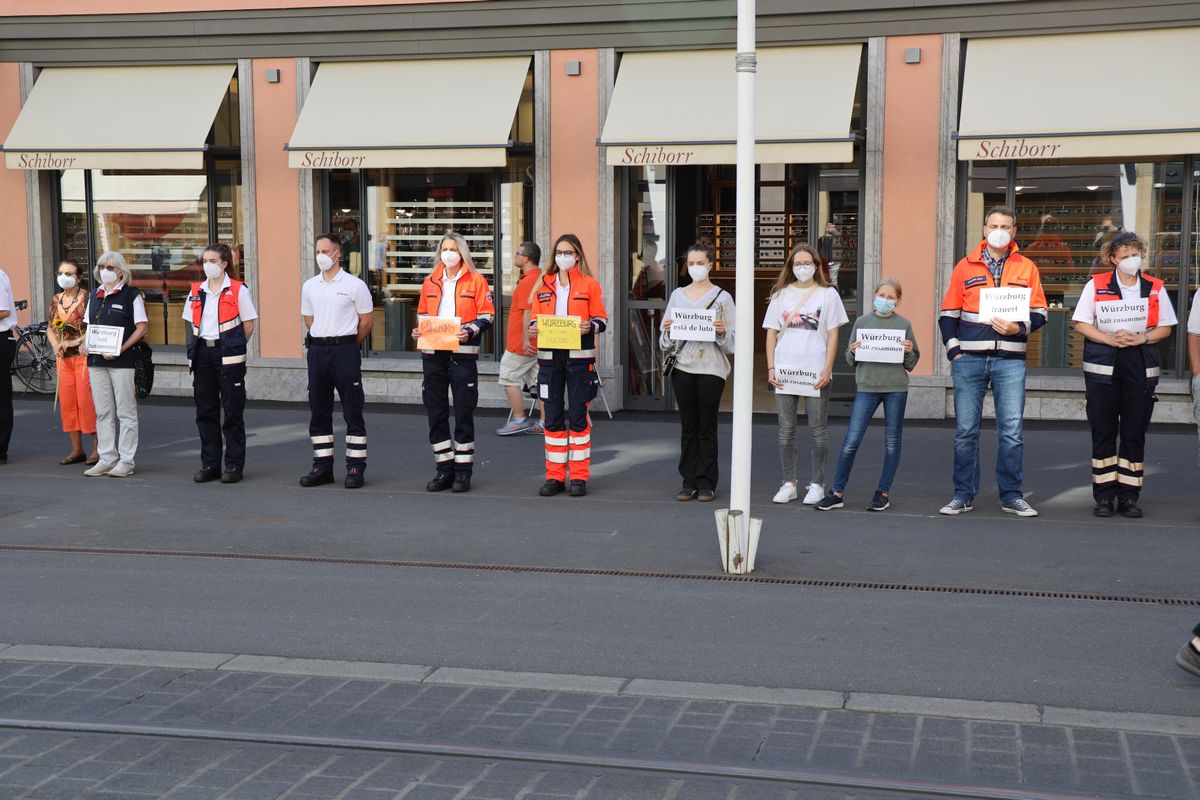 2721/0652 Menschenkette_28499 Auch eine Gruppe der Malteser nahm teil.