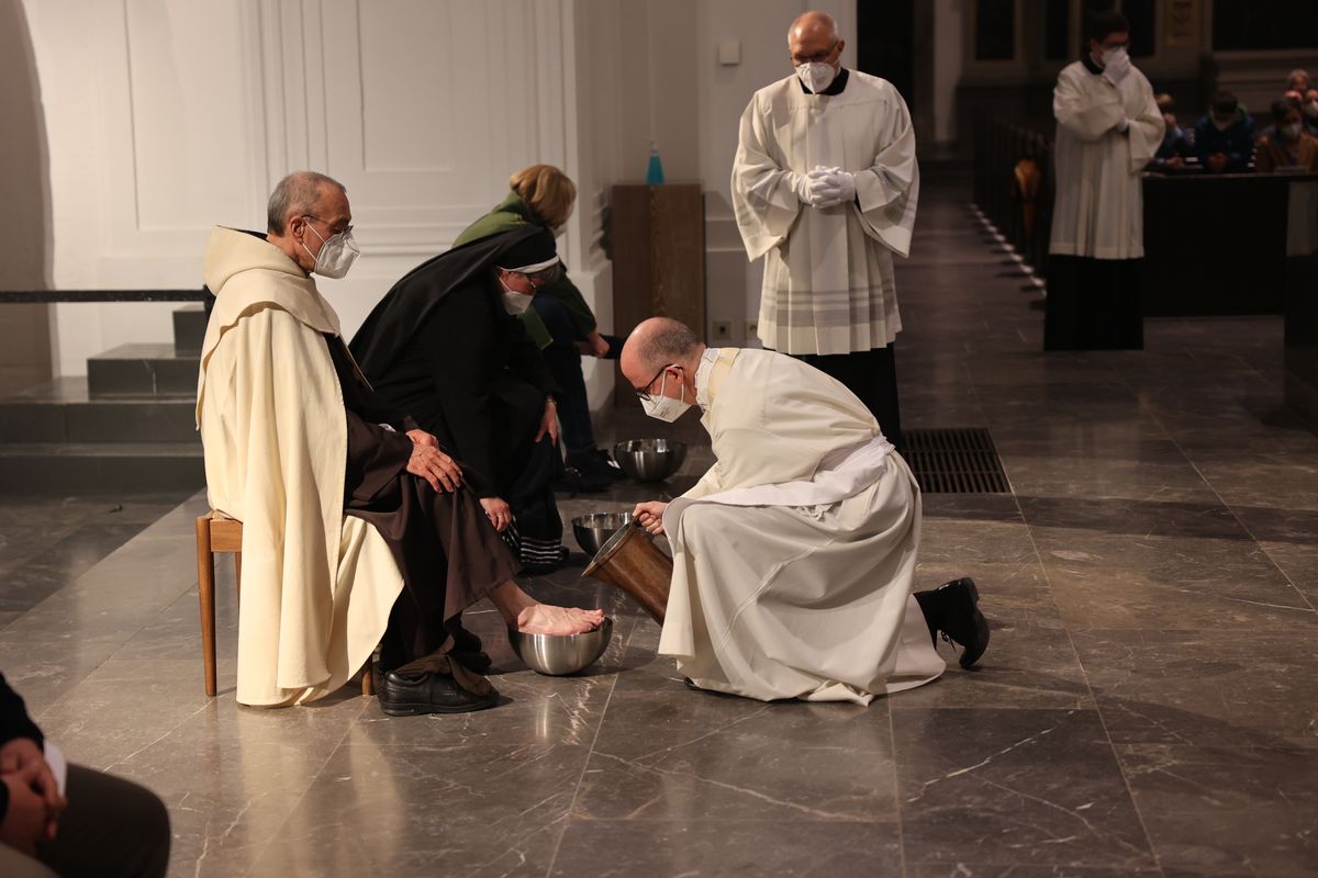 Mit der Messe vom Letzten Abendmahl am Gründonnerstag, 14. April, hat Bischof Dr. Franz Jung im Würzburger Kiliansdom die drei österlichen Tage vom Leiden und Sterben, von der Grabesruhe und der Auferstehung des Herrn eröffnet.