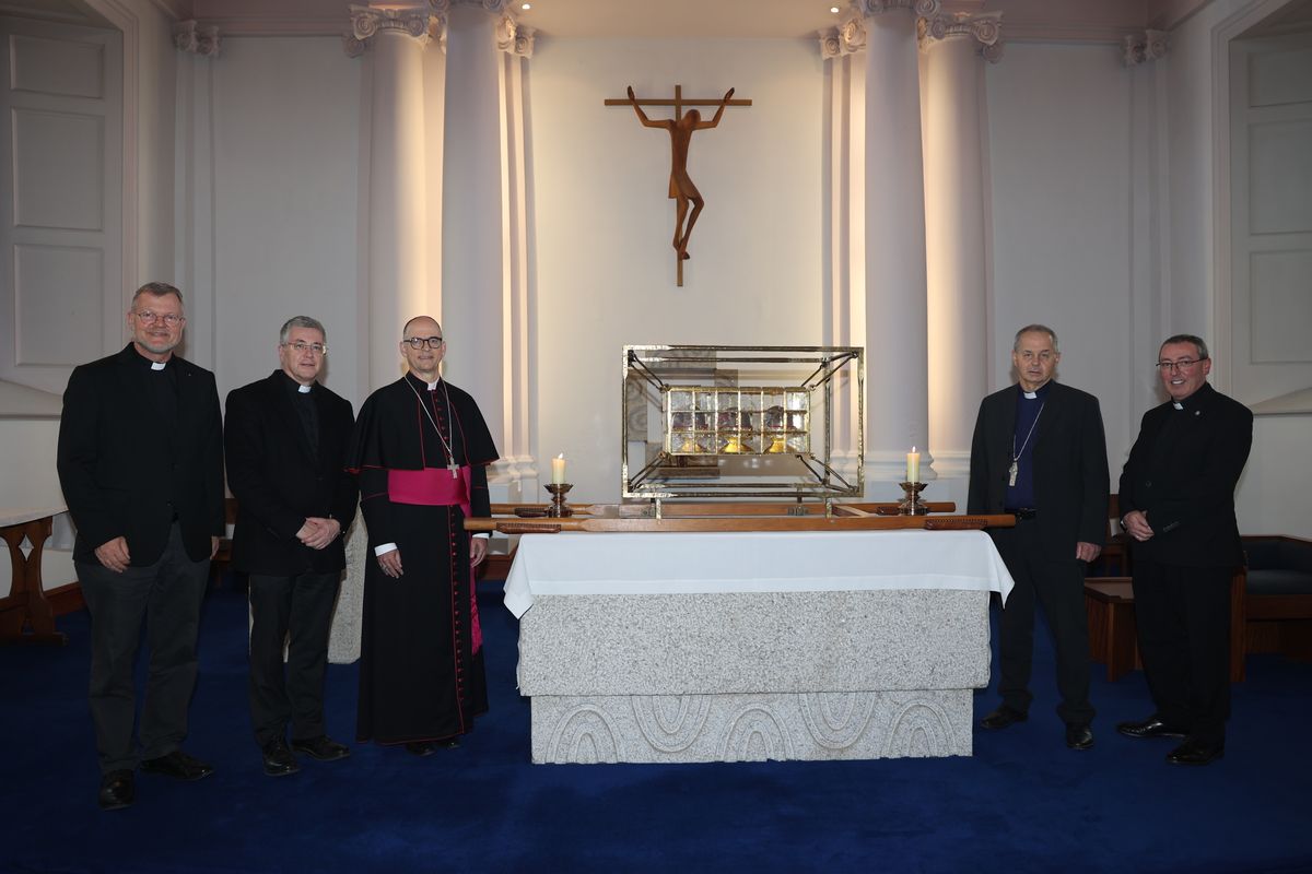 In einer Hauskapelle wurde der Schrein der Frankenapostel bis zur Prozession aufbewahrt.