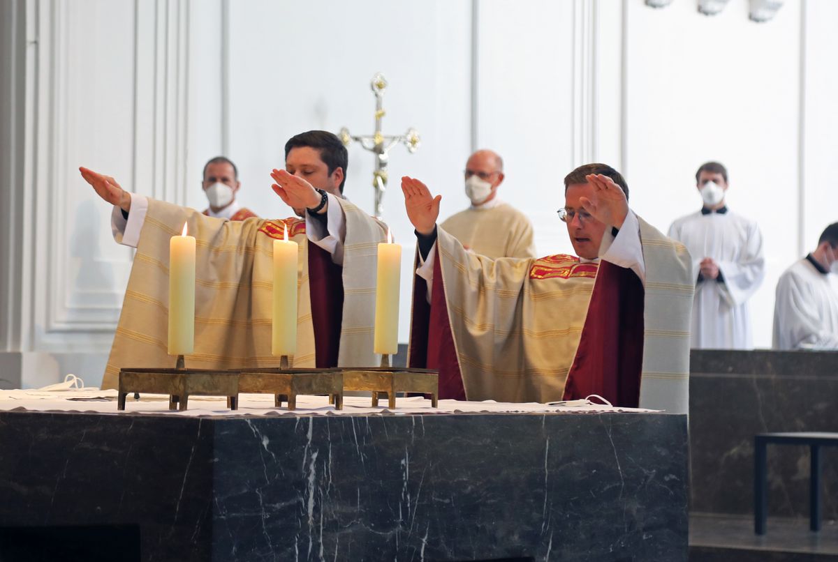 2121/0503 Priesterweihe Manuel Thomas und Benjamin Schimmer_26835