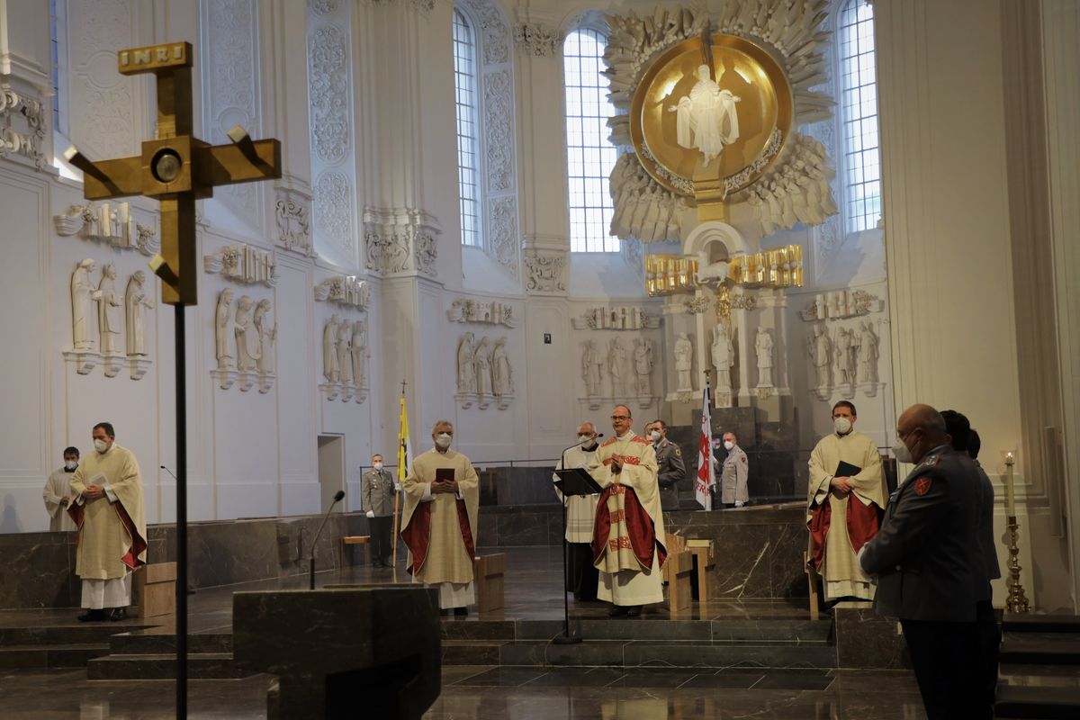 Bischof Dr. Franz Jung feiert mit Soldatinnen und Soldaten der Bundeswehr am Donnerstag, 28, Januar, im Würzburger Kiliansdom einen Gottesdienst  aus Anlass des Weltfriedenstags.
