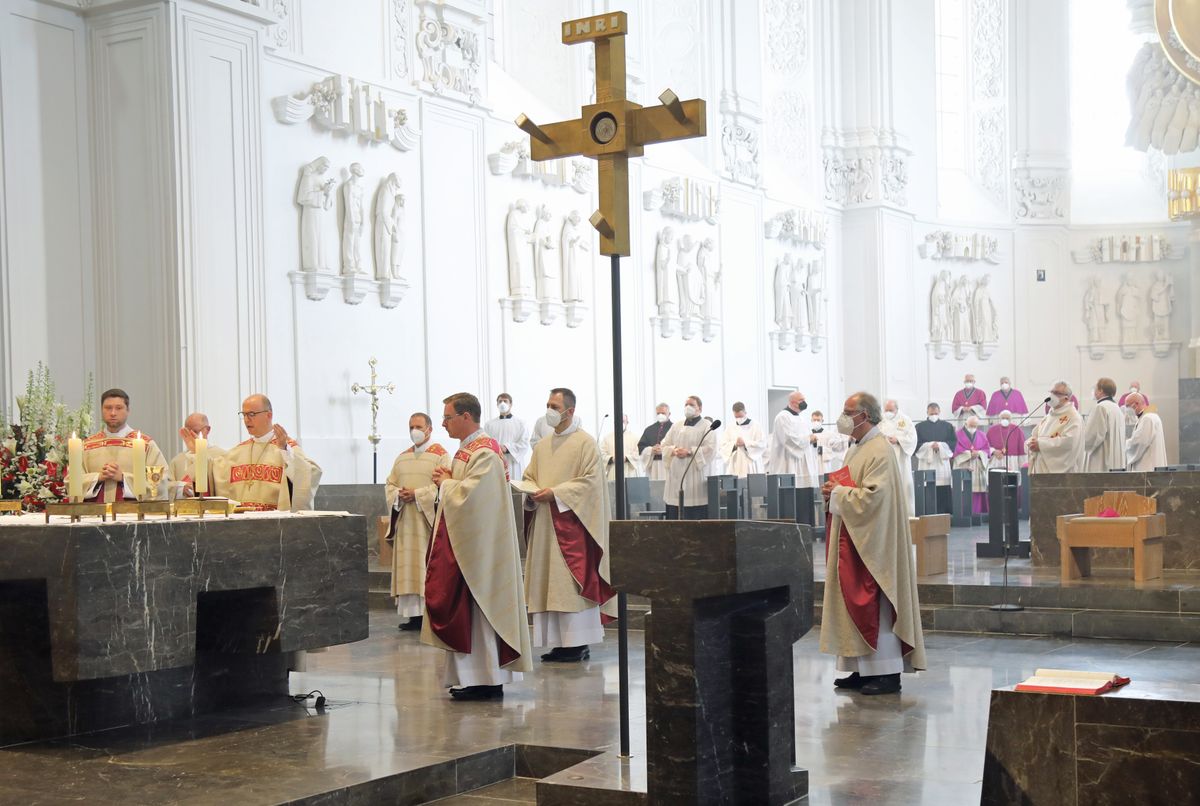 2121/0503 Priesterweihe Manuel Thomas und Benjamin Schimmer_26833