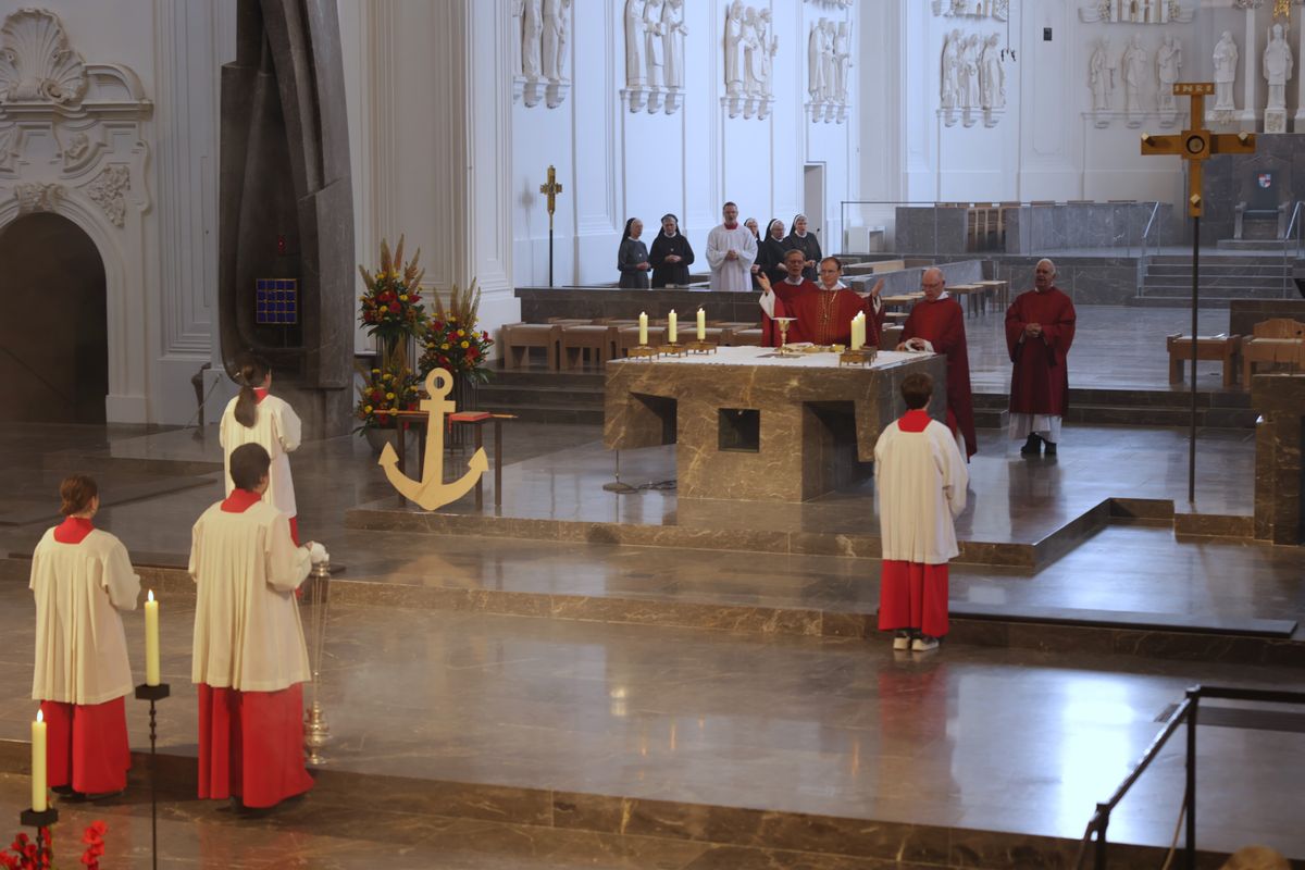 Mit Ordensleuten und Missionaren hat Weihbischof Paul Reder am Mittwochnachmittag, 9. Juli, im Kiliansdom einen Kiliani-Gottesdienst gefeiert. 