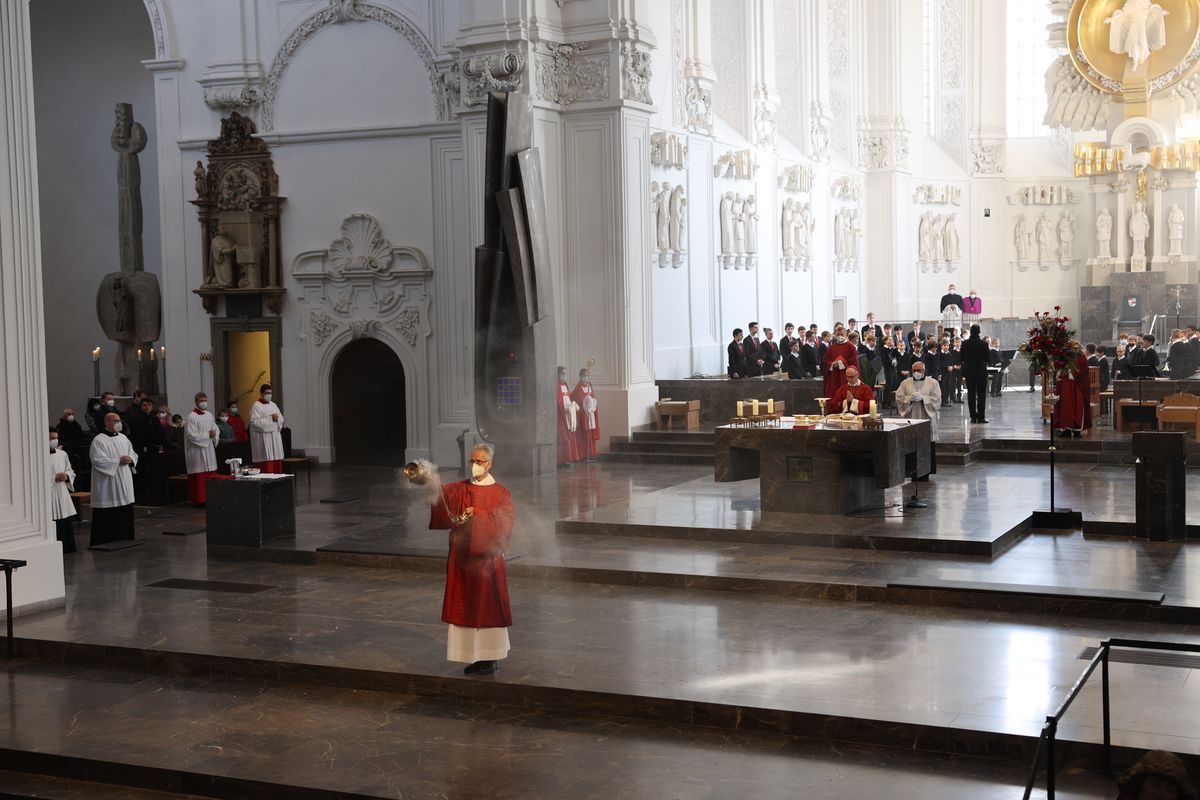 Bischof Dr. Franz Jung feierte am Sonntag, 10. April, in Würzburg die Palmsonntagsliturgie.