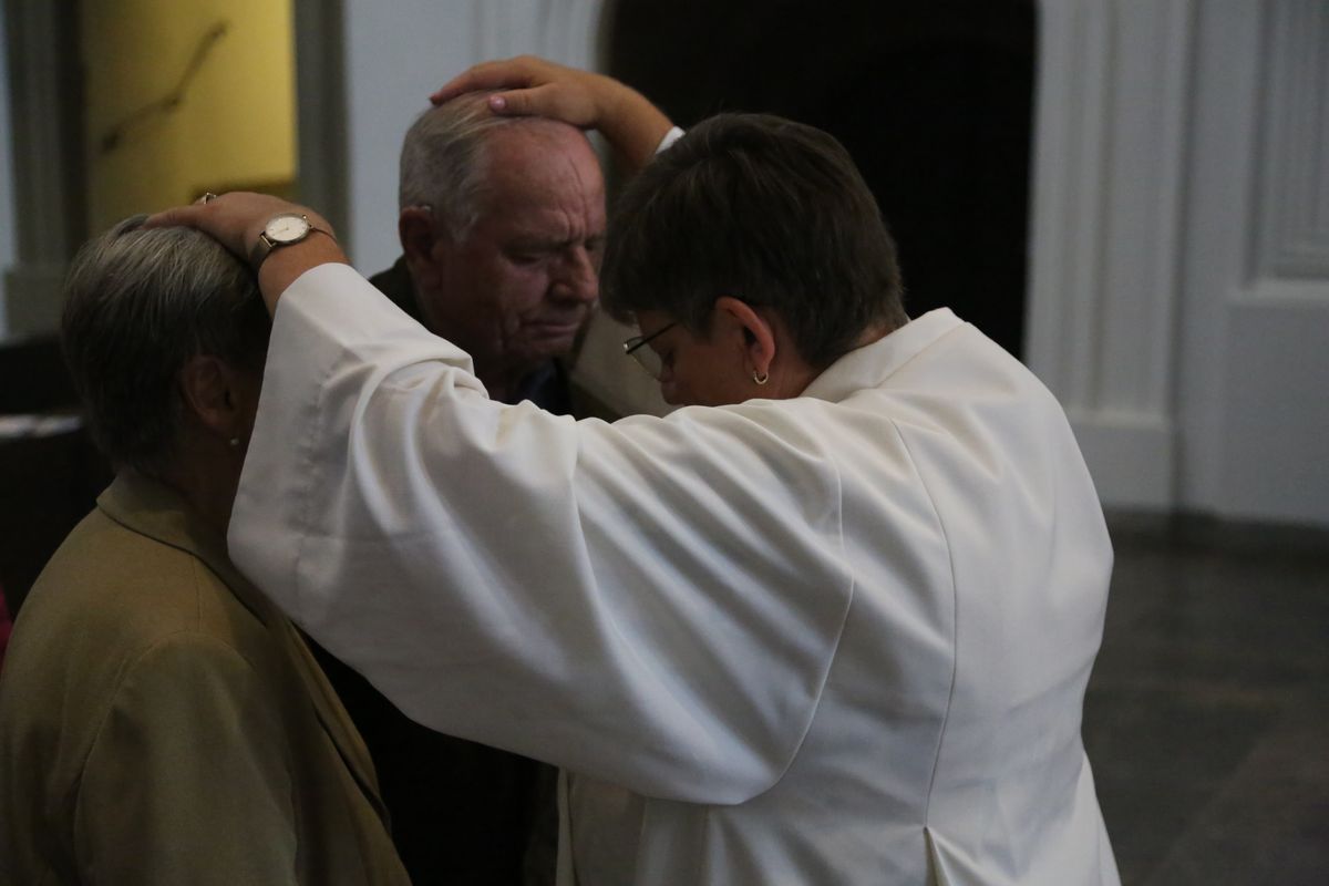 Bischof Dr. Franz Jung hat am Donnerstagnachmittag, 4. Juli, mit etwa 320 Paaren im Kiliansdom ihr goldenes oder diamantenes Ehejubiläum gefeiert.