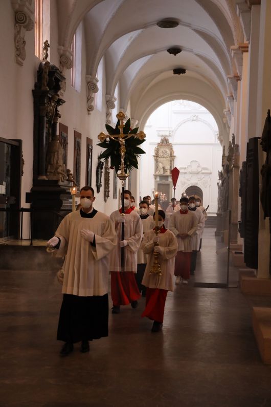 Mit einem Pontifikalgottesdienst im Würzburger Kiliansdom hat Bischof Dr. Franz Jung am Sonntag, 28. März, die Heilige Woche im Bistum Würzburg eröffnet. Mit einem Pontifikalgottesdienst im Würzburger Kiliansdom hat Bischof Dr. Franz Jung am Sonntag, 28. März, die Heilige Woche im Bistum Würzburg eröffnet.