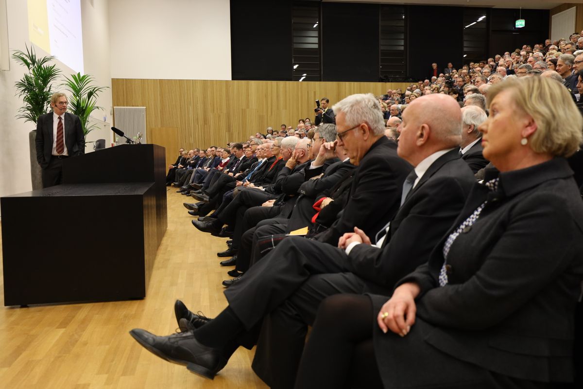 Professor Dr. Dieter Thomä verstand es, mit seinem Vortrag zu unterhalten und zugleich Denkanstöße zu geben.