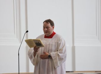 Im Anschluss an den Ehejubilarsgottesdienst mit Weihbischof Ulrich Boom am Freitagvormittag, 2. Juli, konnten sich die Paare von ihm und weiteren Priestern und Diakonen segnen lassen.