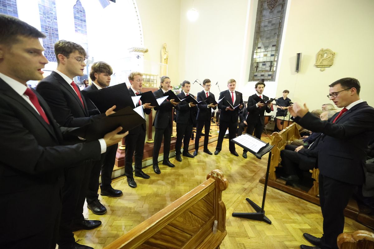 Ein abwechslungsreiches Musikprogramm sowie Schattentheater gab es am Abend des 4. Oktober in Mullagh zu Ehren der Frankenapostel.