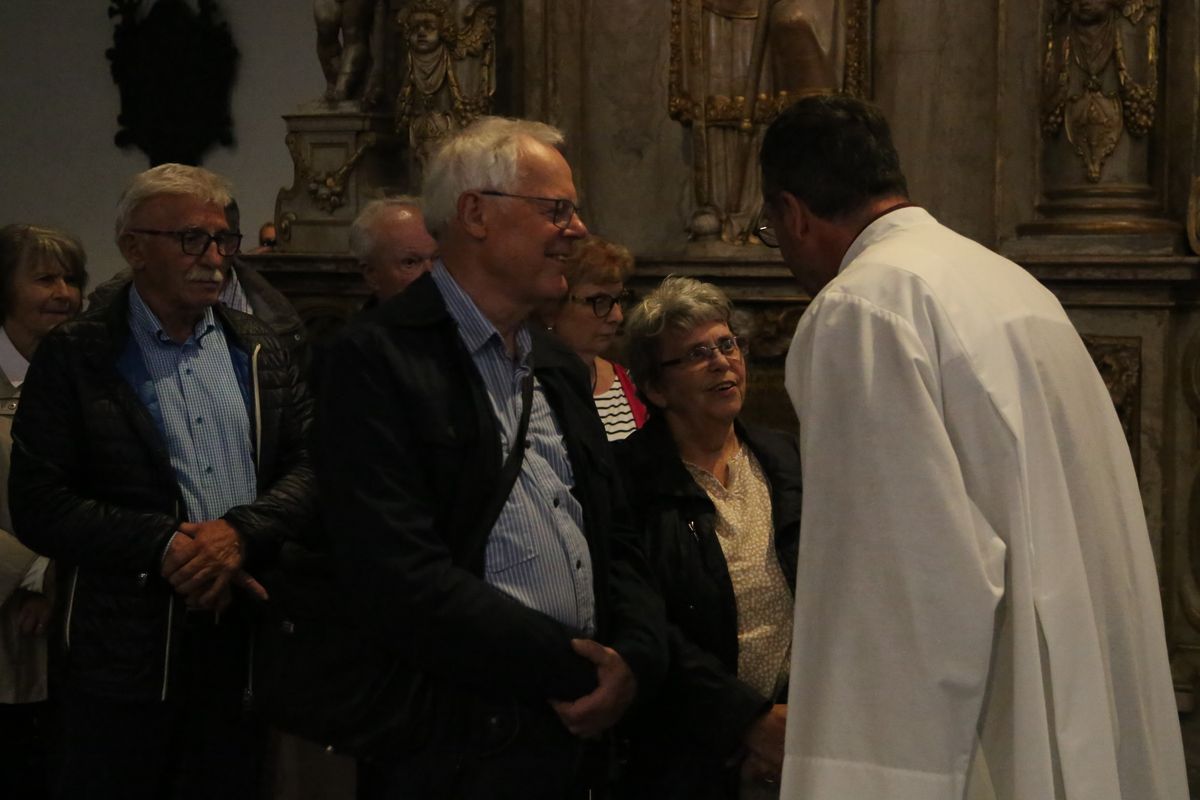 Bischof Dr. Franz Jung hat am Donnerstagnachmittag, 4. Juli, mit etwa 320 Paaren im Kiliansdom ihr goldenes oder diamantenes Ehejubiläum gefeiert.