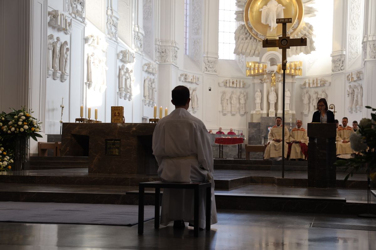Bei einem feierlichen Gottesdienst im Würzburger Kiliansdom weihte Bischof Dr. Franz Jung Bertram Ziegler zum Diakon. Zahlreiche Verwandte, Freunde und Wegbegleiter des Priesterseminaristen nahmen an der Feier teil.