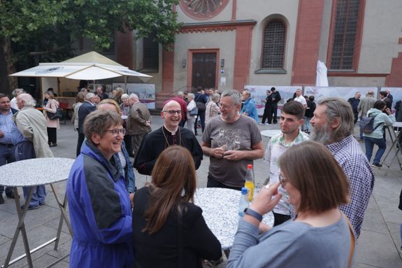 Eine Begegnung auf dem KIliansplatz schloss sich an. 