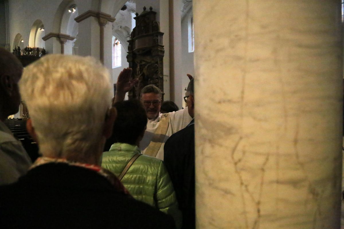 Bischof Dr. Franz Jung hat am Donnerstagnachmittag, 4. Juli, mit etwa 320 Paaren im Kiliansdom ihr goldenes oder diamantenes Ehejubiläum gefeiert.