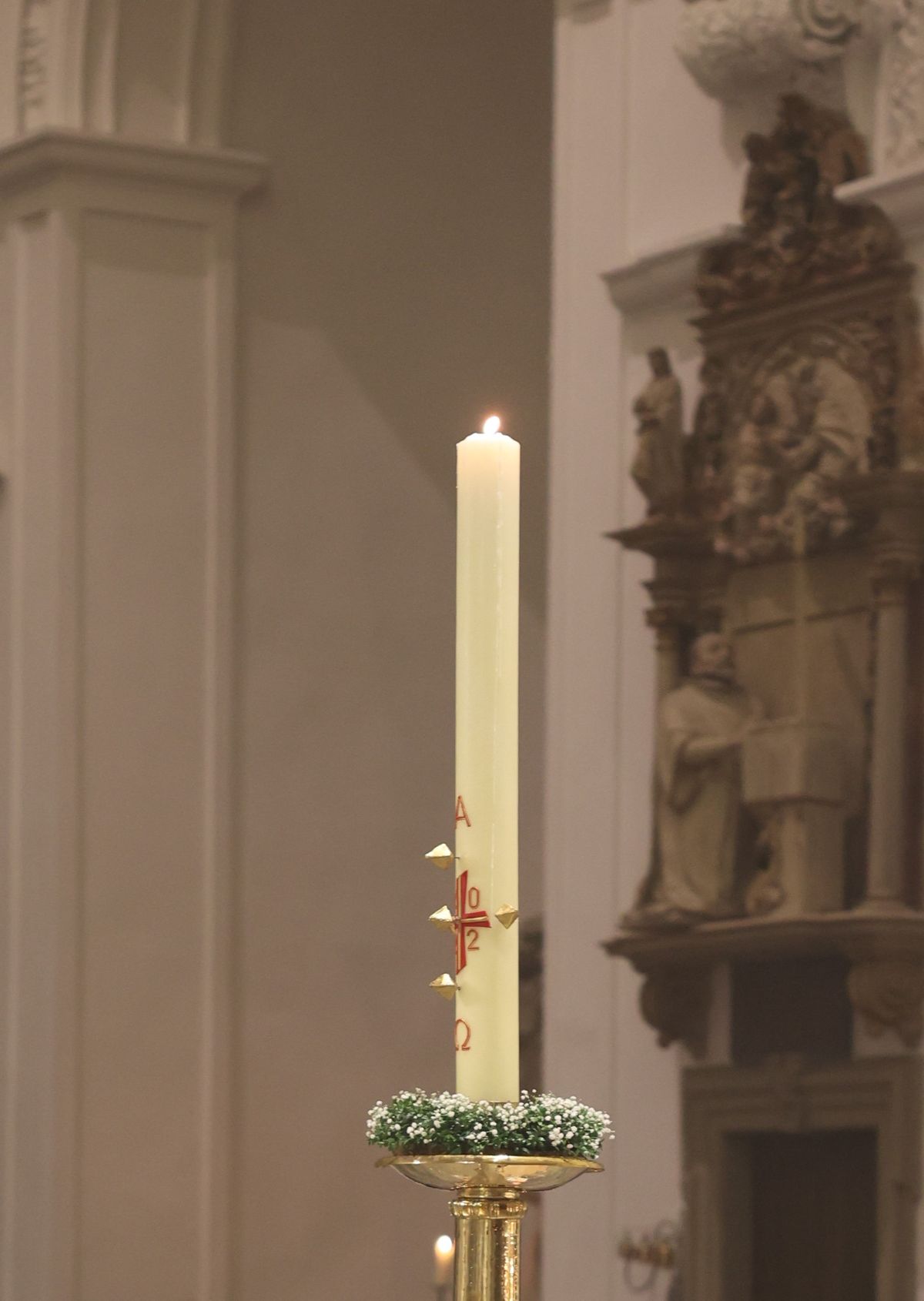 BIschof Dr. Franz Jung feiert am Samstagabend, 16. April, im Würzburger Kiliansdom die Osternacht.