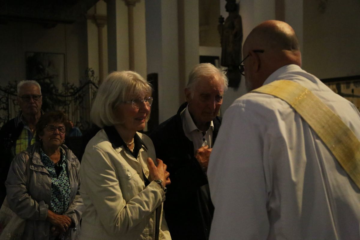 Bischof Dr. Franz Jung hat am Donnerstagnachmittag, 4. Juli, mit etwa 320 Paaren im Kiliansdom ihr goldenes oder diamantenes Ehejubiläum gefeiert.