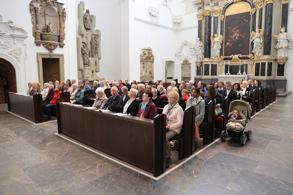 Bei einem feierlichen Gottesdienst im Würzburger Kiliansdom weihte Bischof Dr. Franz Jung Bertram Ziegler zum Diakon. Zahlreiche Verwandte, Freunde und Wegbegleiter des Priesterseminaristen nahmen an der Feier teil.
