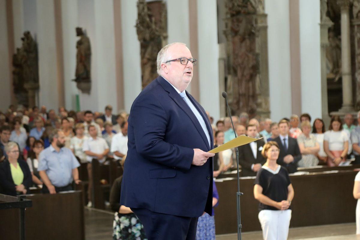 Fünf Frauen und zwei Männer hat Bischof Dr. Franz Jung bei einem Pontifikalgottesdienst am Freitag, 18. Juli 2025, als Pastoral- beziehungsweise Gemeindereferentinnen und -referenten beauftragt.