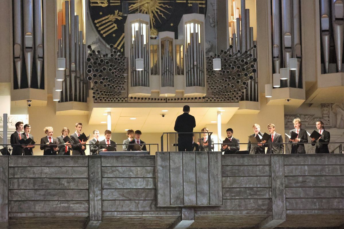 Für die musikalische Gestaltung des Gottesdiensts sorgten unter anderem die Jungen Herren der Domsingknaben unter der Leitung von Domkapellmeister Professor Christian Schmid.