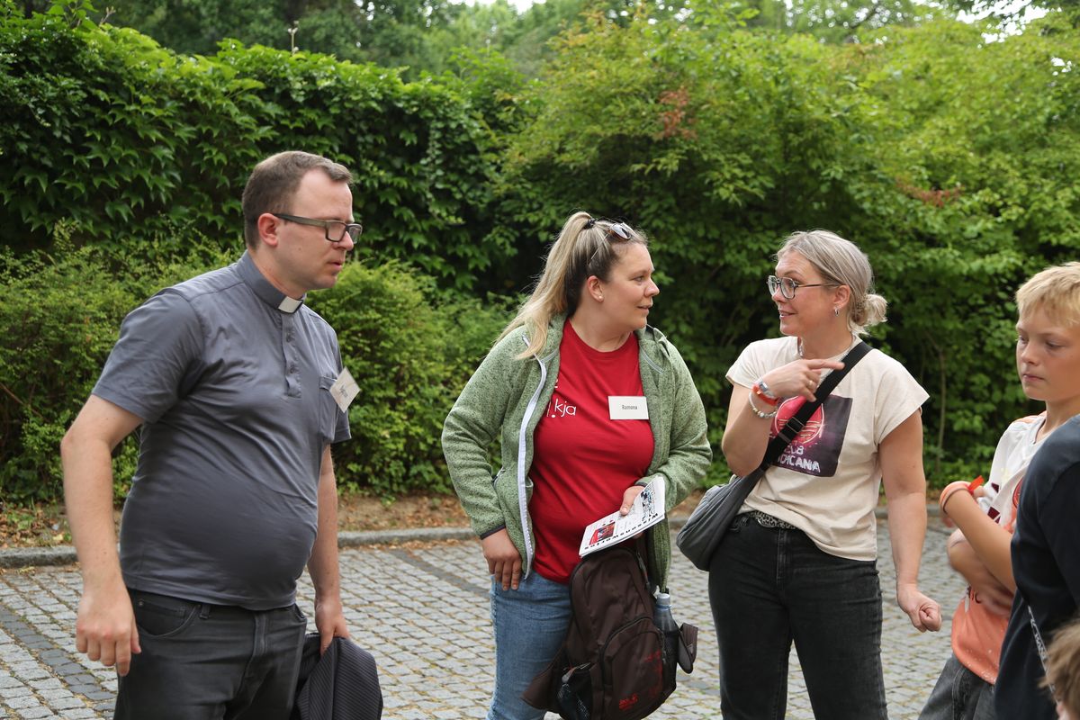 Am Tag der Jugend hat Weihbischof Paul Reder im Anschluss an ein buntes Workshop-Programm einen Kiliani-Gottesdienst mit den Jugendlichen im Kilianeum in Würzburg gefeiert.