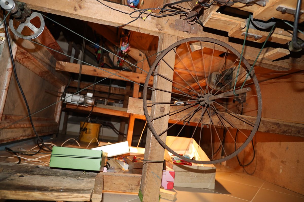 Blick hinter die Kulissen: So sieht der Technikbereich unter der Sälzer Krippe aus. Blick hinter die Kulissen: So sieht der Technikbereich unter der Sälzer Krippe aus.