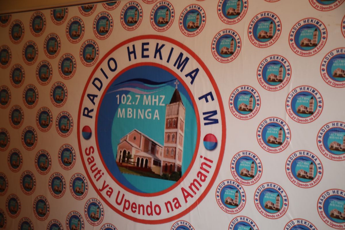 Das Logo von Radio Hekima.
