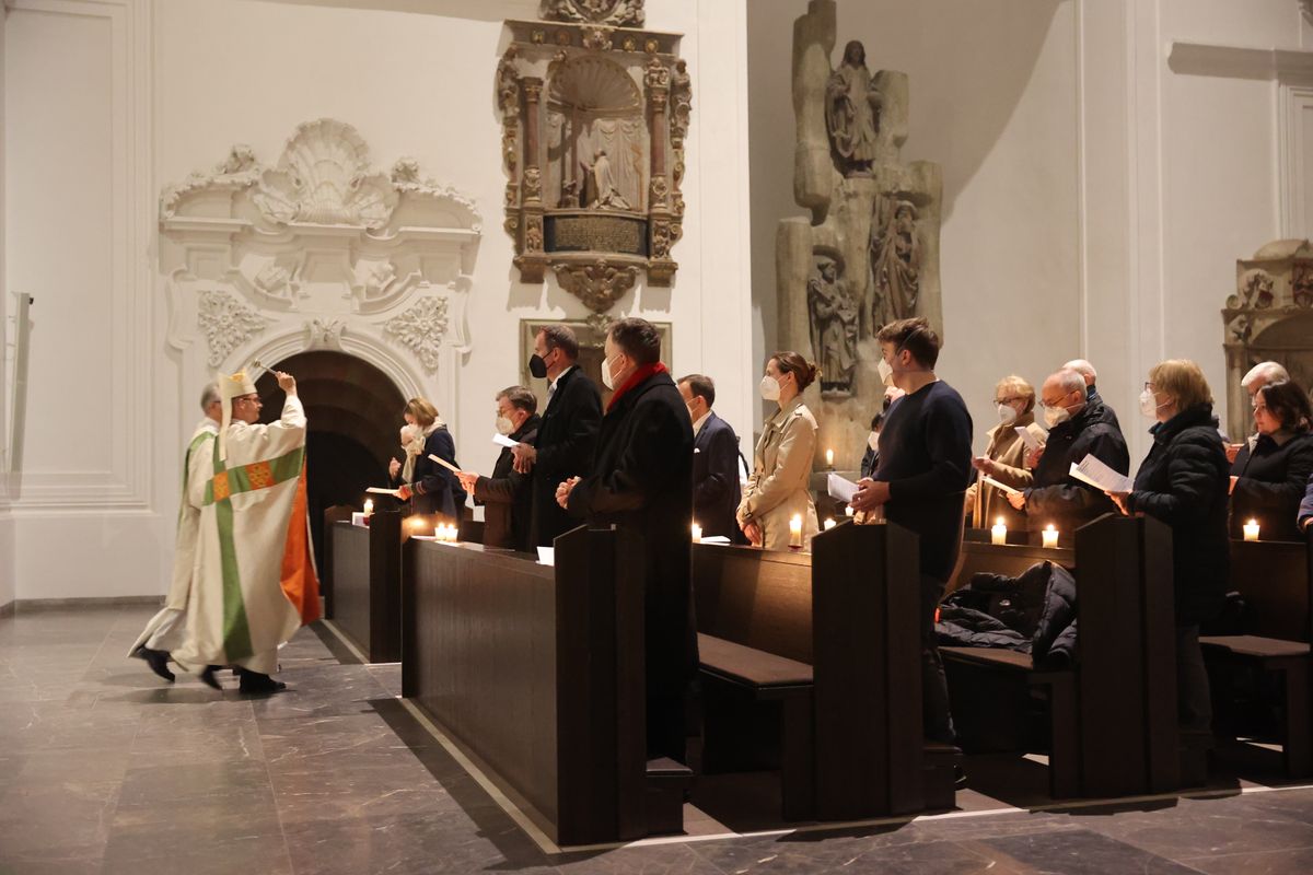BIschof Dr. Franz Jung feiert am Samstagabend, 16. April, im Würzburger Kiliansdom die Osternacht.