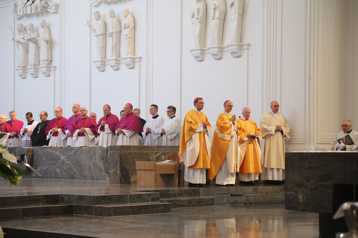 Bei einem Pontifkalgottesdienst im Würzburger Kiliansdom ist an Christi Himmelfahrt, 9. Mai 2024, Weihbischof Paul Reder zum Bischof geweiht worden.