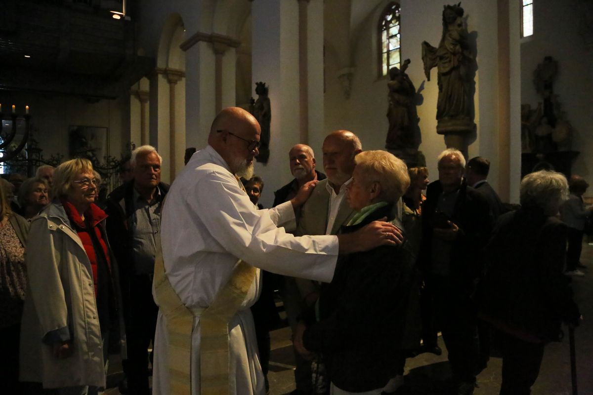 Bischof Dr. Franz Jung hat am Donnerstagnachmittag, 4. Juli, mit etwa 320 Paaren im Kiliansdom ihr goldenes oder diamantenes Ehejubiläum gefeiert.