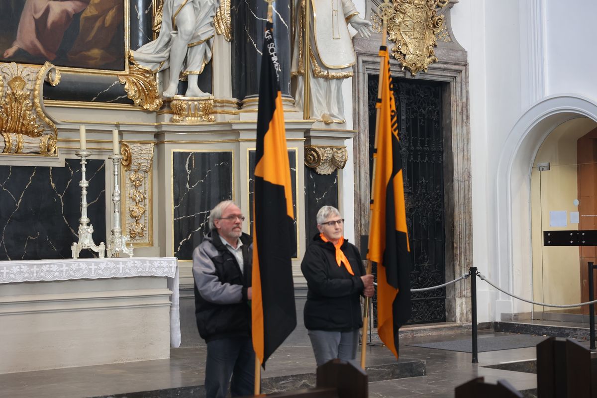 Bischof Dr. Franz Jung feierte am Samstag, 12. Oktober, im Würzburger KIliansdom ein Pontifikalrequiem für Weihbischof em. Helmut Bauer. Die anschließende Beisetzung leitete Dompropst Weihbischof Paul Reder.