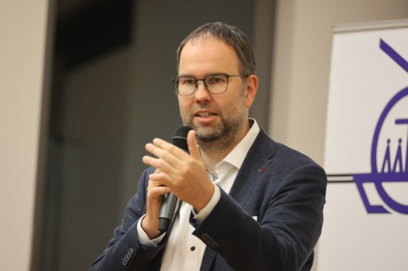 Details zur möglichen Auszahlung einer Ehrenamtspauschale an Gottesdienstbeauftragte und Begräbnisleiterinnen und -leiter erläuterte Christof Brod, Referent des Generalvikars. Details zur möglichen Auszahlung einer Ehrenamtspauschale an Gottesdienstbeauftragte und Begräbnisleiterinnen und -leiter erläuterte Christof Brod, Referent des Generalvikars.