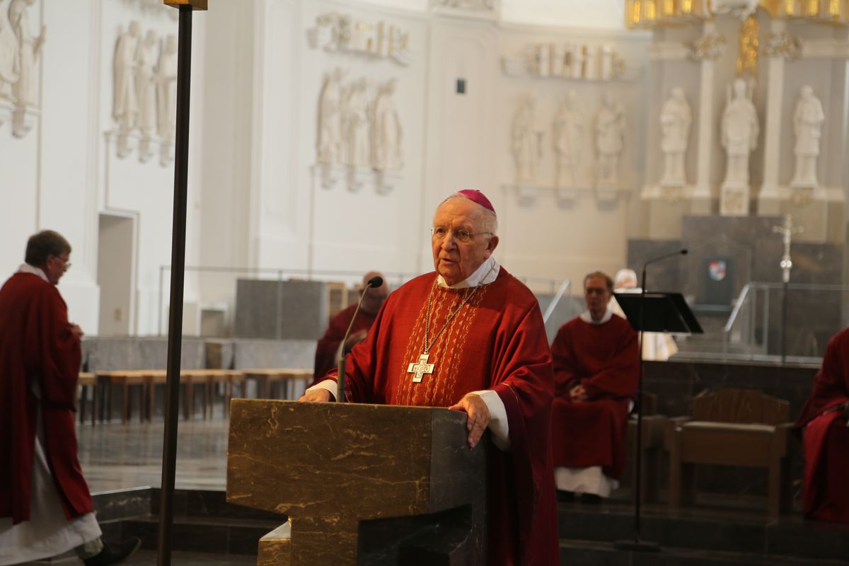 Weihbischof em. Ulrich Boom hat am Dienstag, 8. Juli, einen Kiliani-Gottesdienst für die Region Aschaffenburg und die Pfarrhausfrauen aus dem gesamten Bistum im Würzburger Kiliansdom gefeiert.