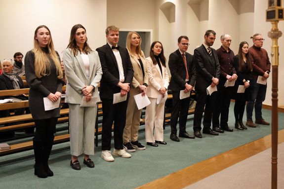 Erhielten die Missio Canonica (von links): Lisa Günther, Marlene Schwarz, Andreas Wohlleber, Angelina Wichmann, Jessica Wihm, Jonas Pluhatsch, Rudolf Haidu, Johannes Haushofer, Hannah Birndorfer und Stefan Sauerbrey.
 Erhielten die Missio Canonica (von links): Lisa Günther, Marlene Schwarz, Andreas Wohlleber, Angelina Wichmann, Jessica Wihm, Jonas Pluhatsch, Rudolf Haidu, Johannes Haushofer, Hannah Birndorfer und Stefan Sauerbrey.