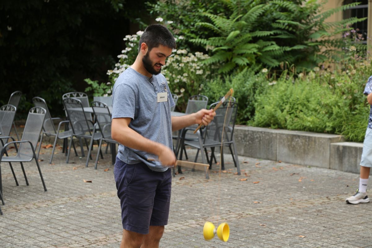 Am Tag der Jugend hat Weihbischof Paul Reder im Anschluss an ein buntes Workshop-Programm einen Kiliani-Gottesdienst mit den Jugendlichen im Kilianeum in Würzburg gefeiert.