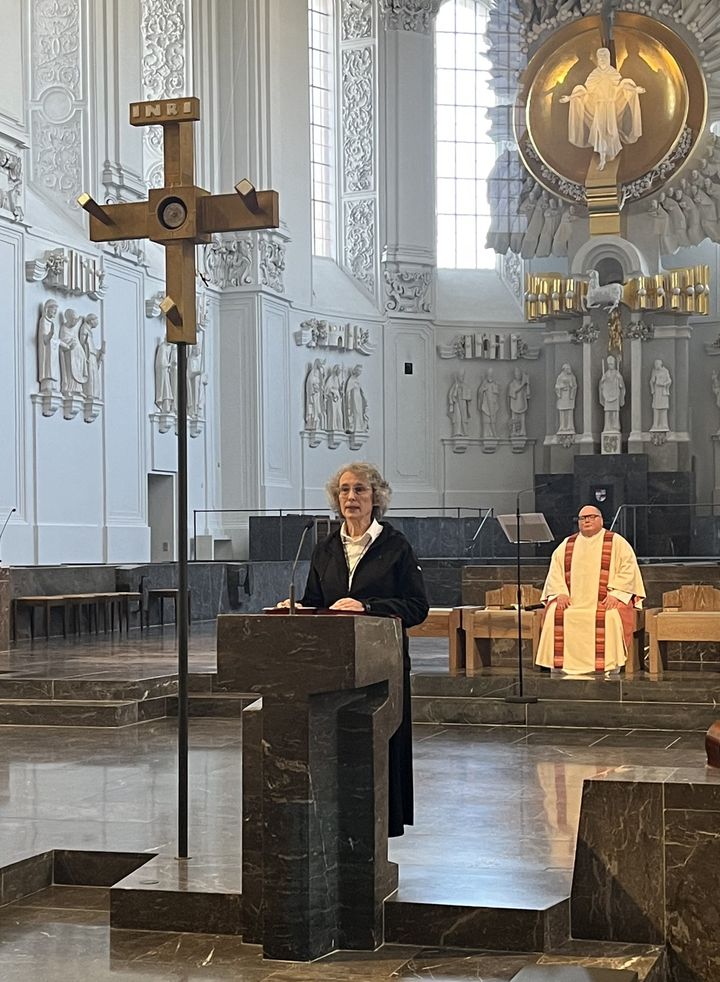 Schwester Regina Grehl von den Oberzeller Franziskanerinnen  predigte am Sonntagabend, 18. Mai,  im Kiliansdom in der Osterpredigtreihe zum Thema „Hoffnung“ aus Anlass des Heiligen Jahrs 202