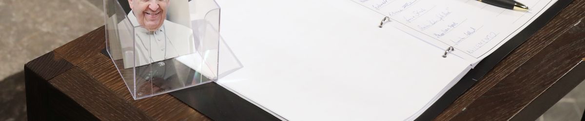 1825/0422 Pontifikalrequiem für Papst Franziskus_57500