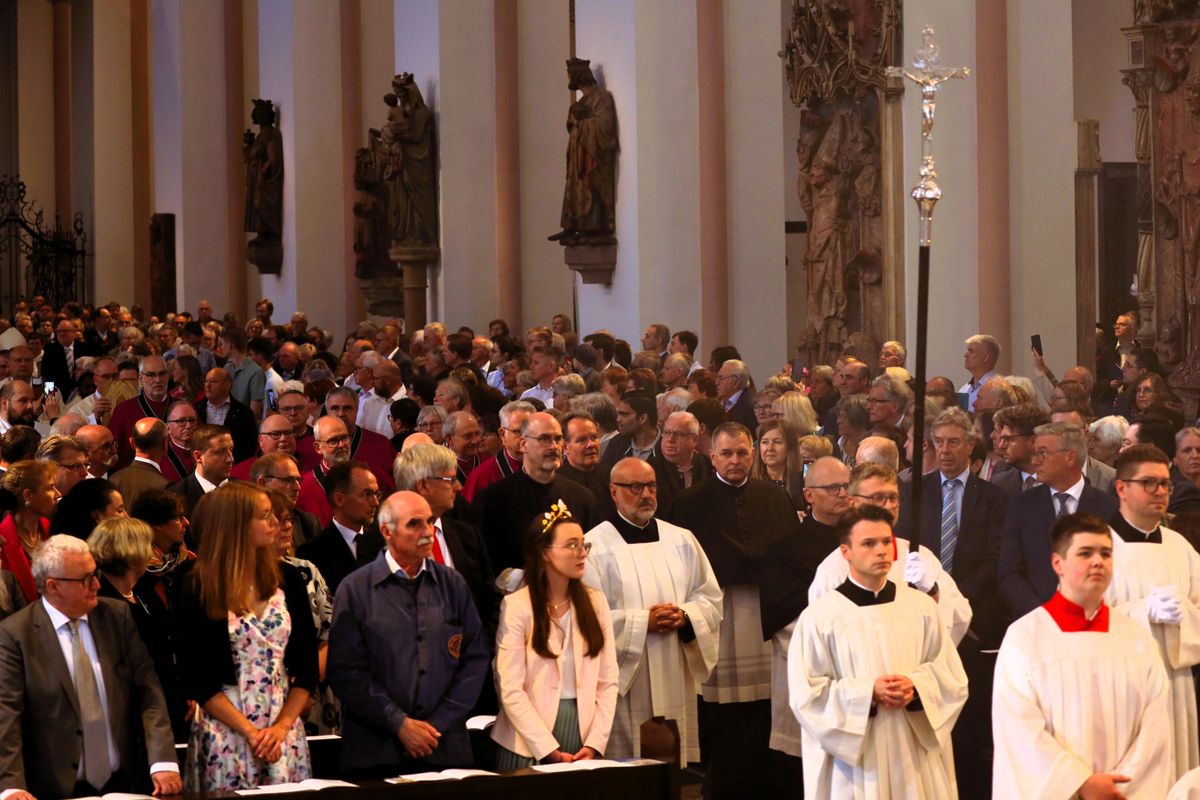 Bei einem Pontifkalgottesdienst im Würzburger Kiliansdom ist an Christi Himmelfahrt, 9. Mai 2024, Weihbischof Paul Reder zum Bischof geweiht worden. 