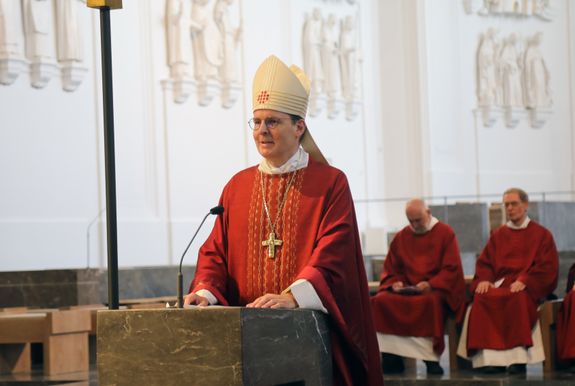 "Musik schafft Verbindung von Herz zu Herz", erklärte Weihbischof Paul Reder in seiner Predigt.