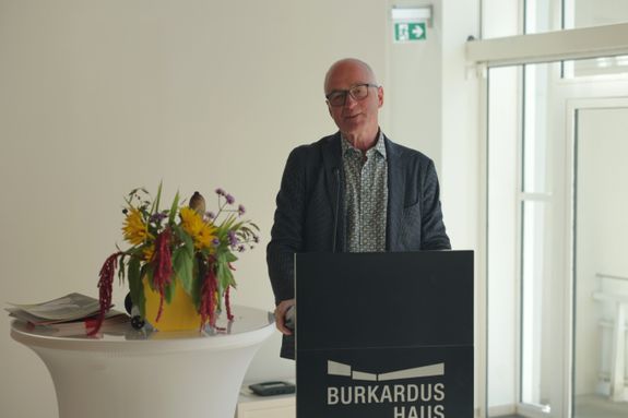 Bei einer Feierstunde im Würzburger Burkardushaus ist am Donnerstag, 18. September, Pastoralreferent Johannes Simon, Leiter des Referats Mitglieder- und interne Kommunikation sowie Ehe- und Familienseelsorger für das Dekanat Haßberge, in den Ruhestand verabschiedet worden.