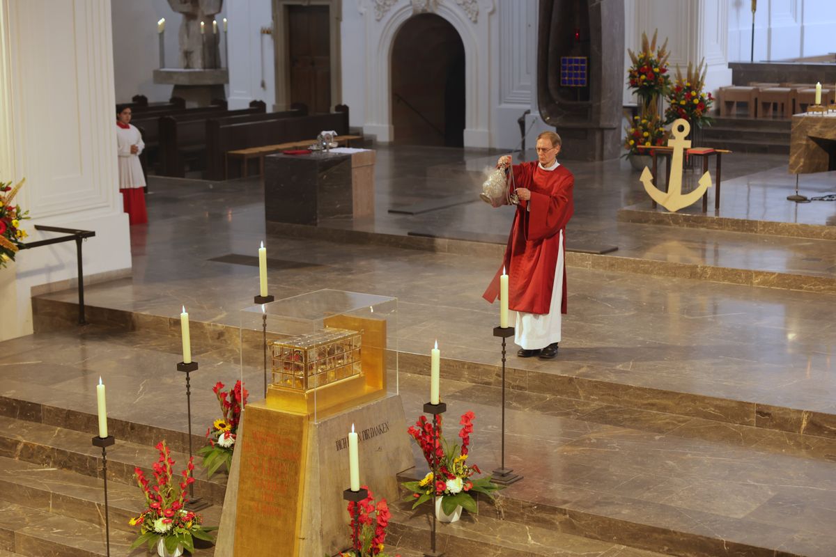 Mit Ordensleuten und Missionaren hat Weihbischof Paul Reder am Mittwochnachmittag, 9. Juli, im Kiliansdom einen Kiliani-Gottesdienst gefeiert. 