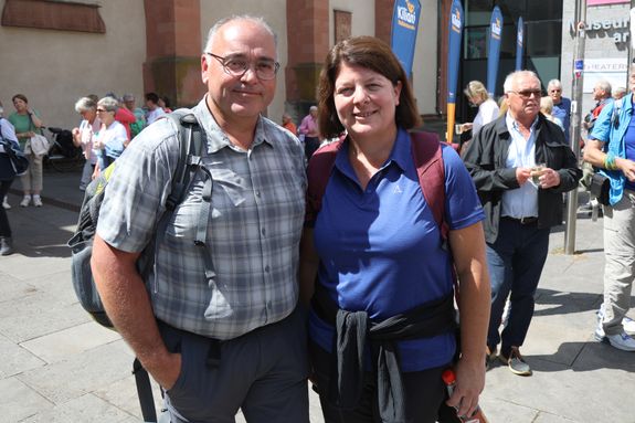 Robert Flögel, Leiter des Dekanatsbüros Main-Spessart, und Anja Kohlhepp sind mit einer Gruppe von insgesamt zwölf Leuten von Retzbach nach Würzburg gepilgert.
