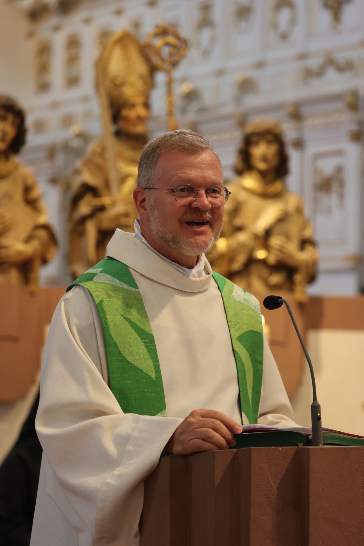 In seiner Predigt zog Generalvikar Dr. Jürgen Vorndran Parallelen zwischen dem alttestamentlichen Propheten Elija und der Berufsgruppe.  In seiner Predigt zog Generalvikar Dr. Jürgen Vorndran Parallelen zwischen dem alttestamentlichen Propheten Elija und der Berufsgruppe.